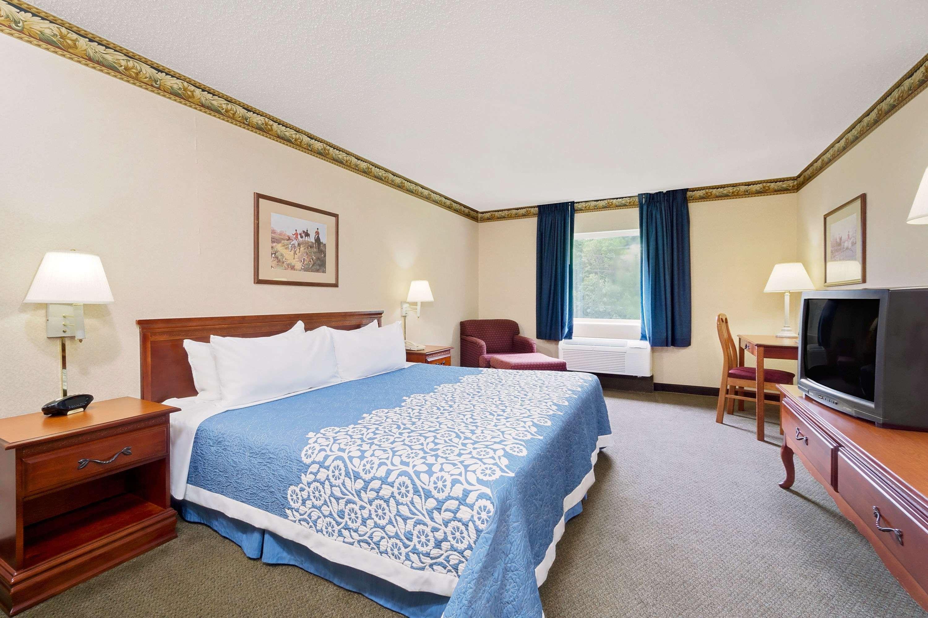 Magnuson Hotel West Liberty Экстерьер фото