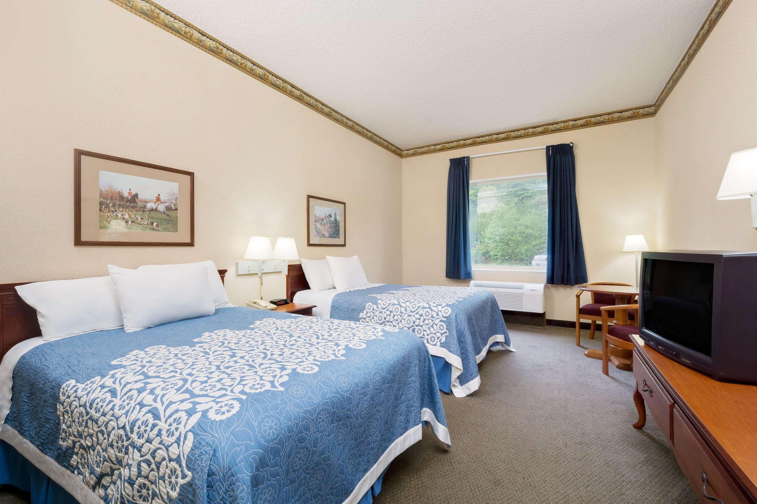 Magnuson Hotel West Liberty Экстерьер фото