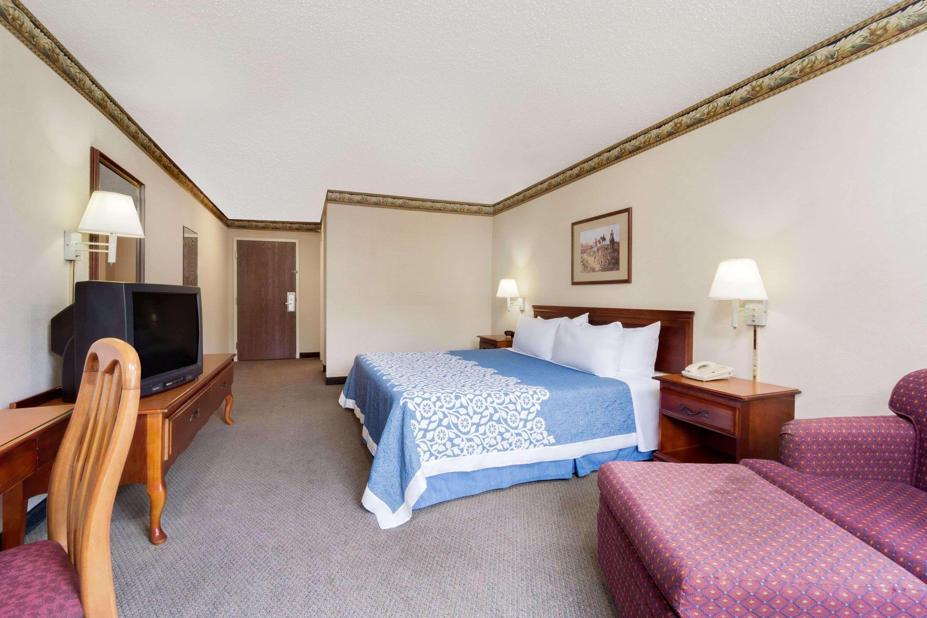 Magnuson Hotel West Liberty Экстерьер фото