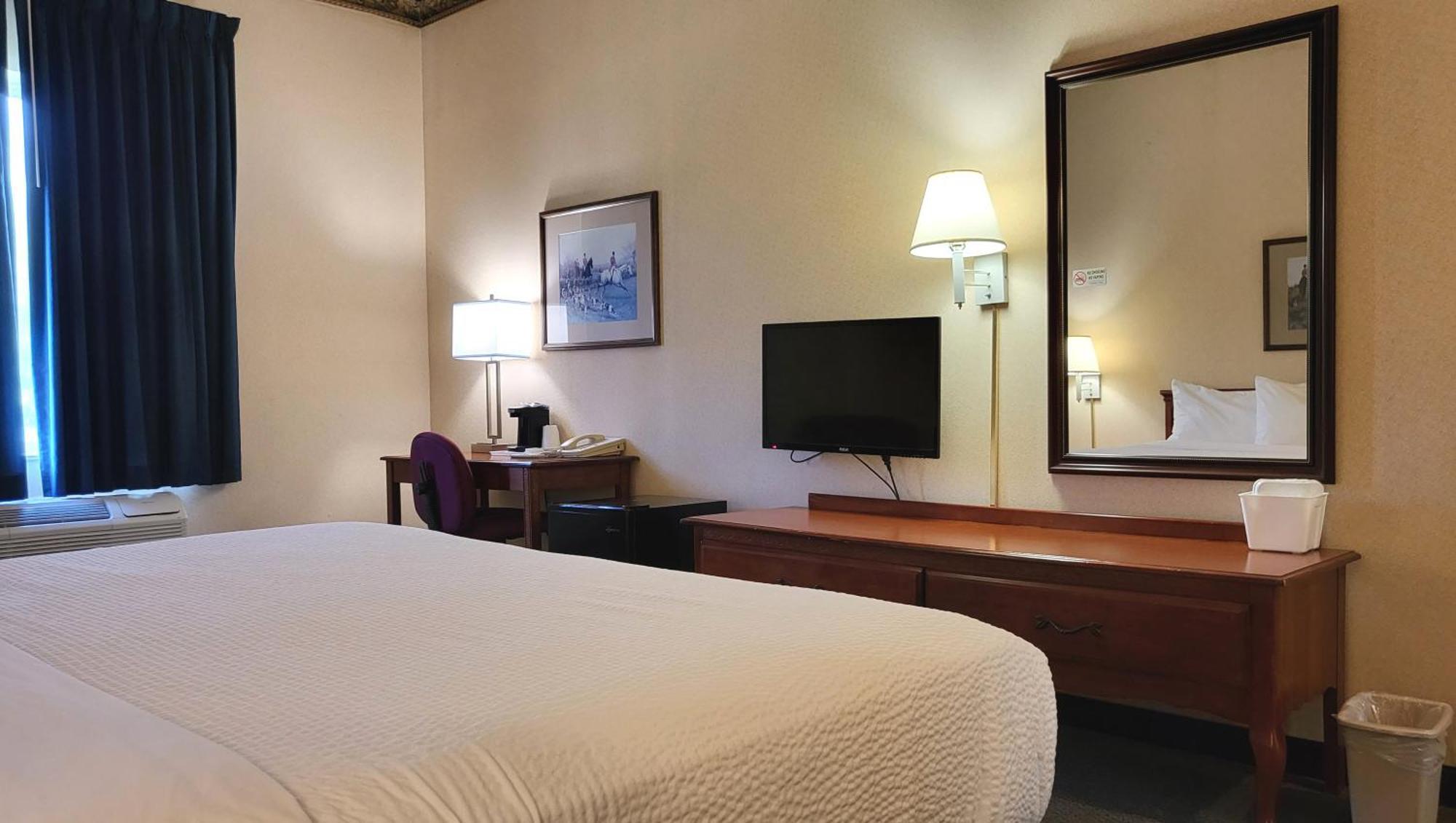 Magnuson Hotel West Liberty Экстерьер фото