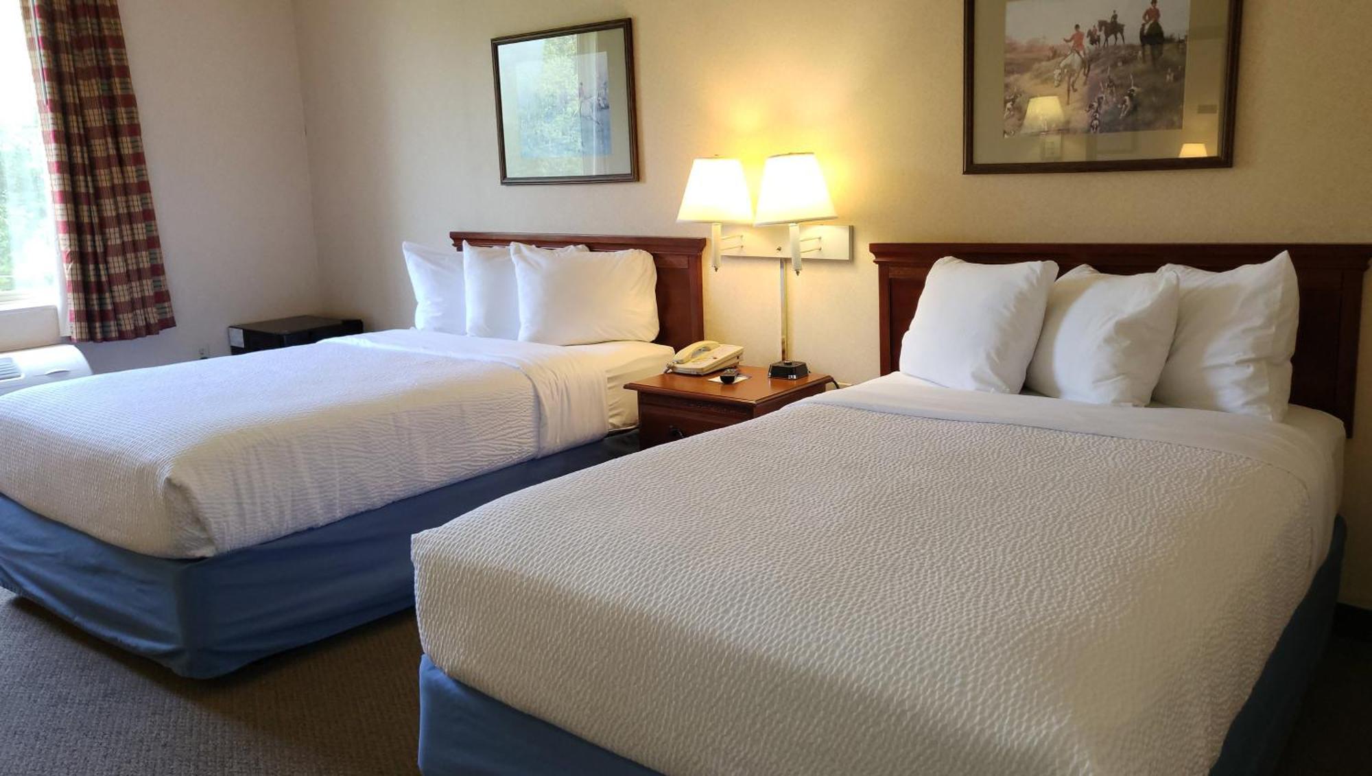 Magnuson Hotel West Liberty Экстерьер фото