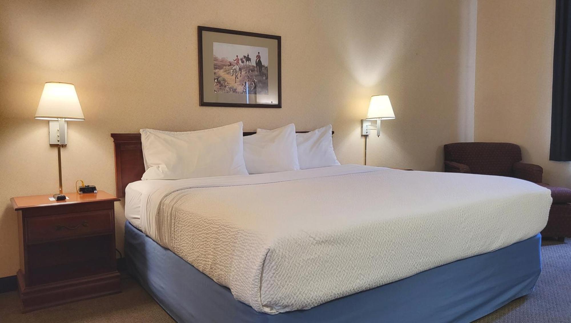 Magnuson Hotel West Liberty Экстерьер фото