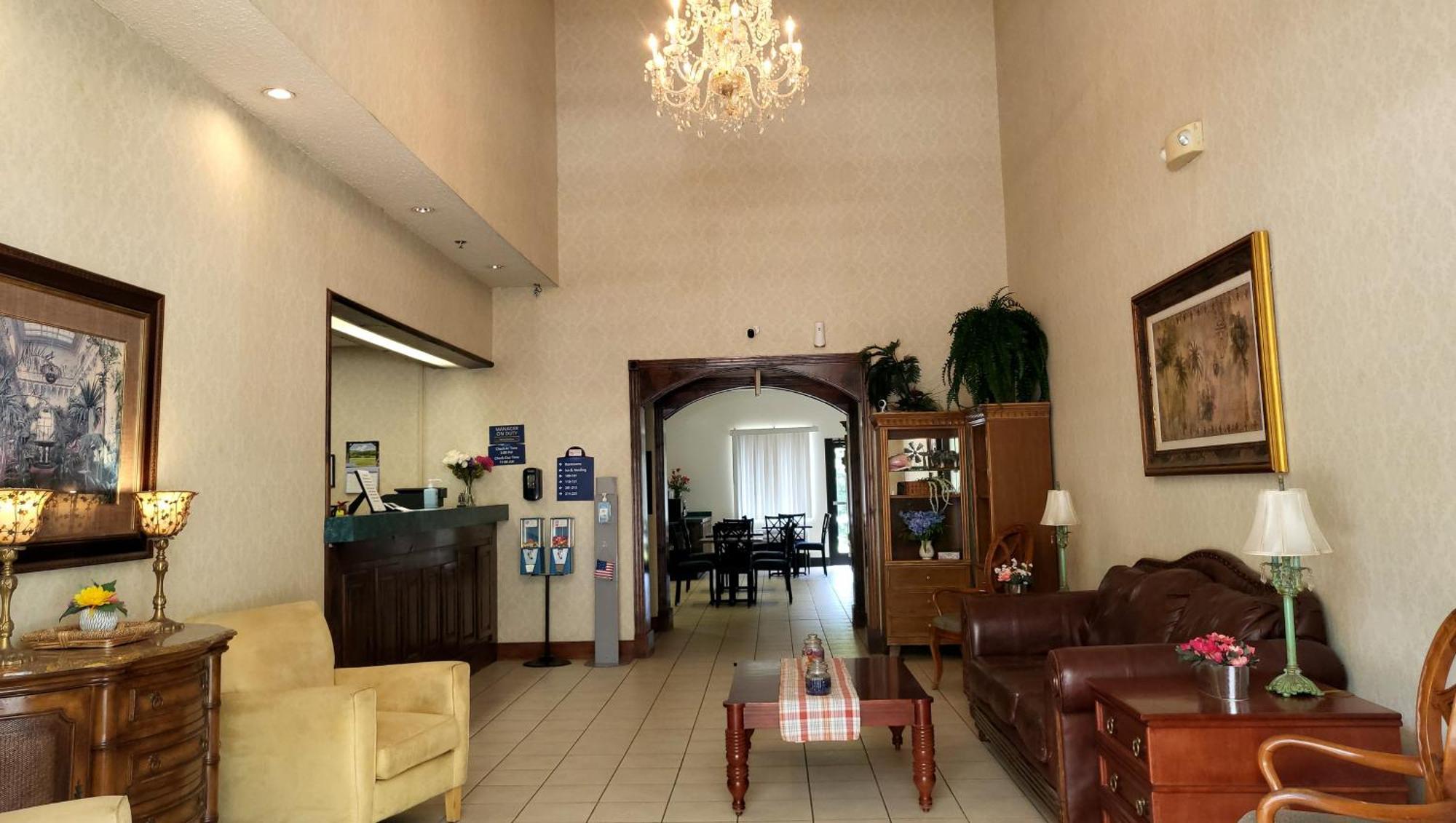 Magnuson Hotel West Liberty Экстерьер фото